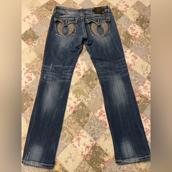 Miss Me Embellished Blue Jeans with Unique Pocket Design.  Size 29 Straight. - Picture 3 of 4